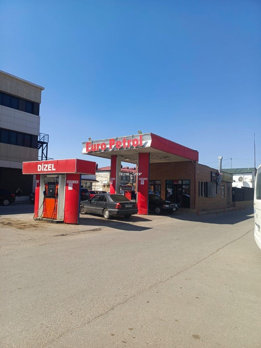 🚨 SATILIR – QUBA ŞƏHƏR MƏRKƏZİNDƏ YOL KƏNARINDA HAZIR GƏLİRLİ BİZNES!