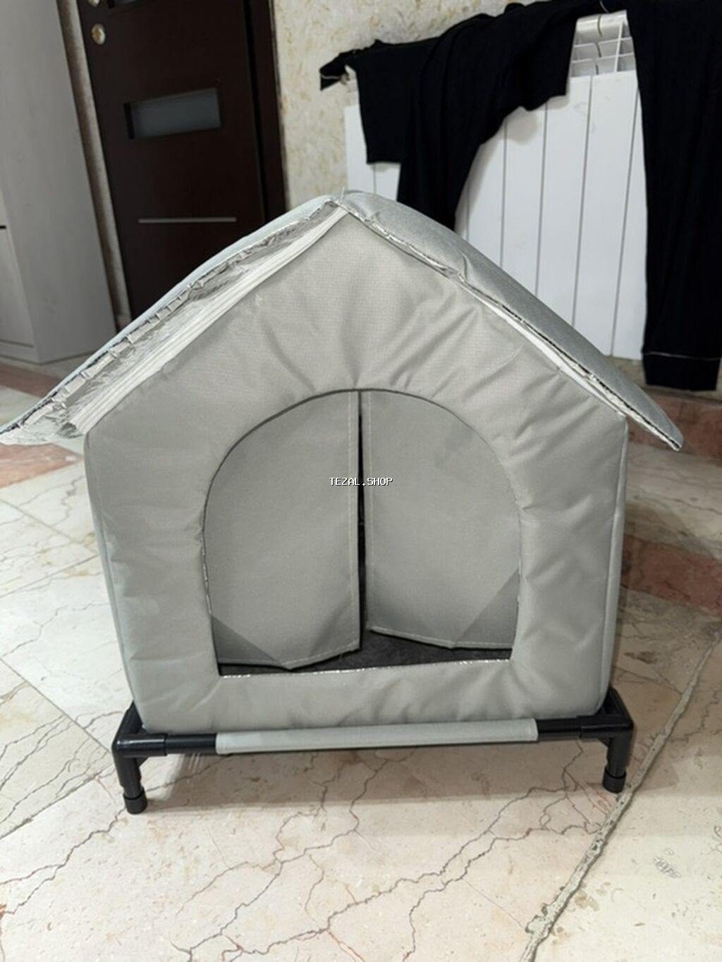 İzolyasiyalı qapalı balaca it və pişiklər üçün yeni yuva ( oyuncaqlar