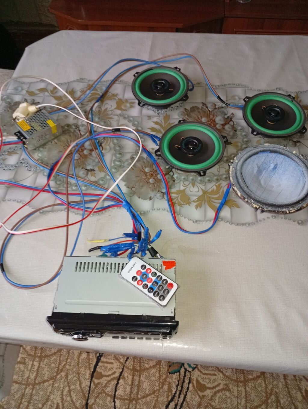 Avtomobil üçün tam audio dəsti Tərkib: - 1 din avtomobil maqnitolası