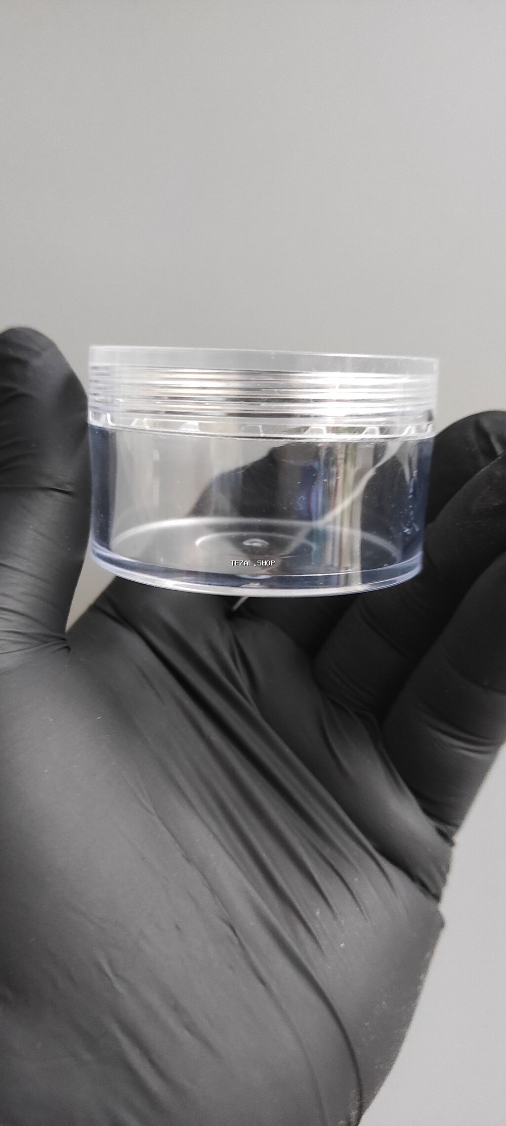 Krem qabı olan bu məhsul sərt plastik (0.03mm)qrami 50 ml di şəffafdır