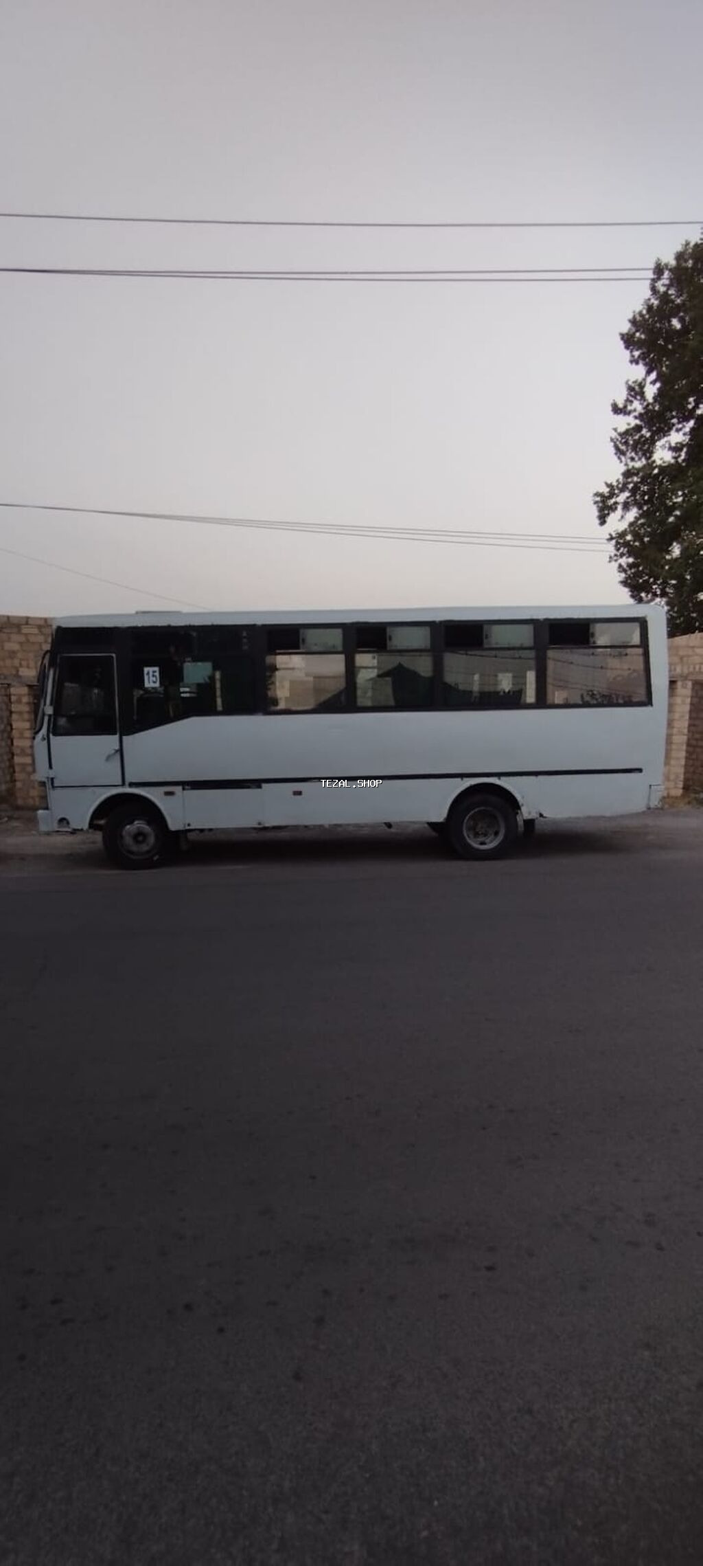 Marşrut/şəhərdaxili daşınma üçün orta ölçülü avtobus - Korpus: ağ