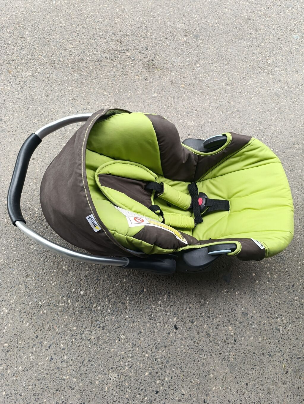 Uşaq üçün Avto kreslo rahat açılıb bağlana bilir.Normal istifadə