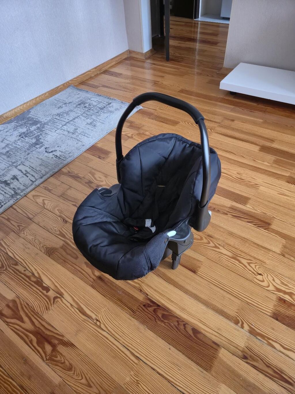 Dilek….Avto kreslo satilir 45 azn tecili Avto kreslonu demək olar