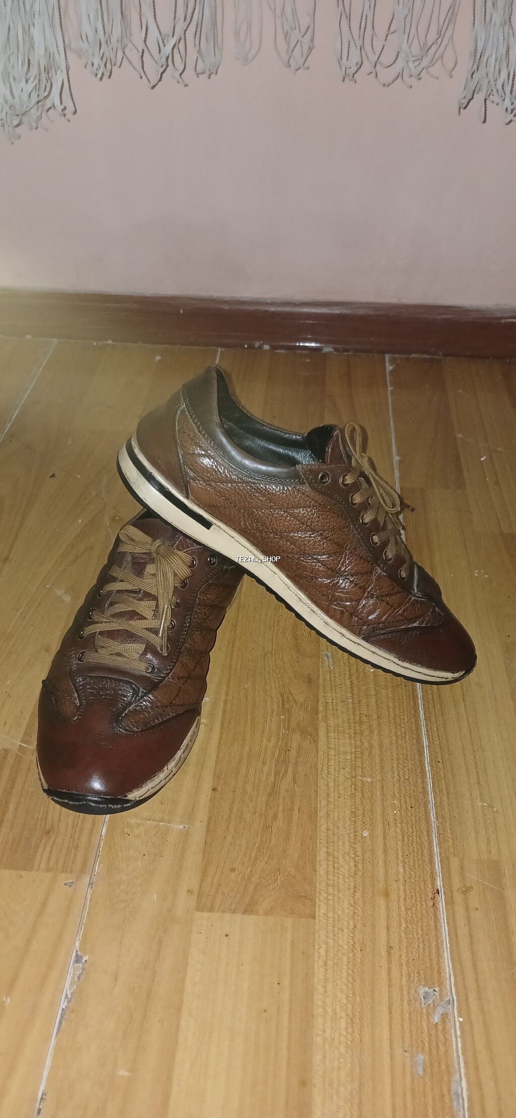 Dəri Ayaqqabı geyinilib cırıgı söküyü yoxdur razmeri 42