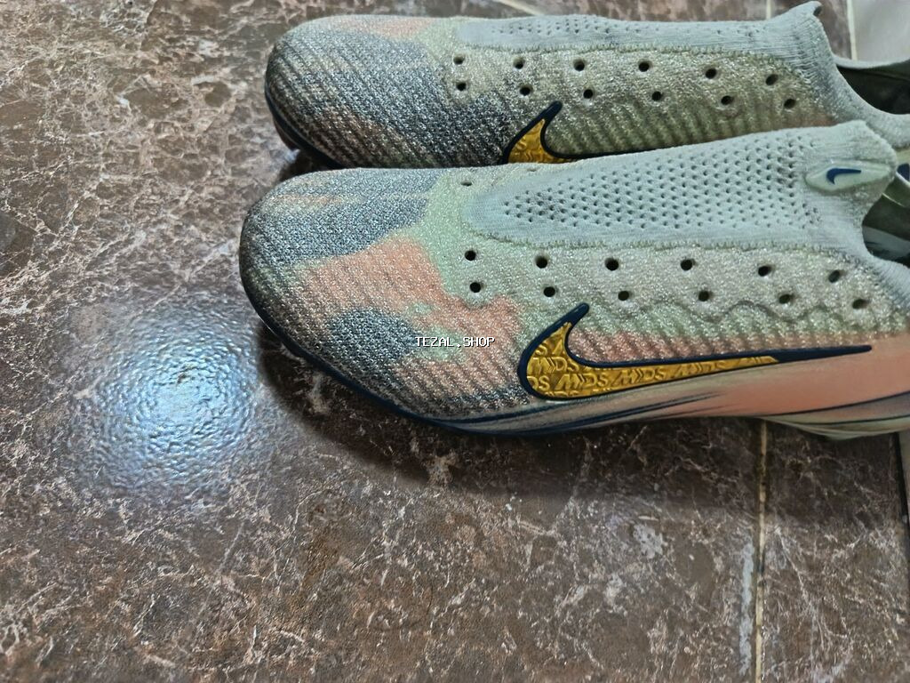 Nike Mercurial kramponlar - Model: bağsız (laceless) dizayn, üst - şəkil 3