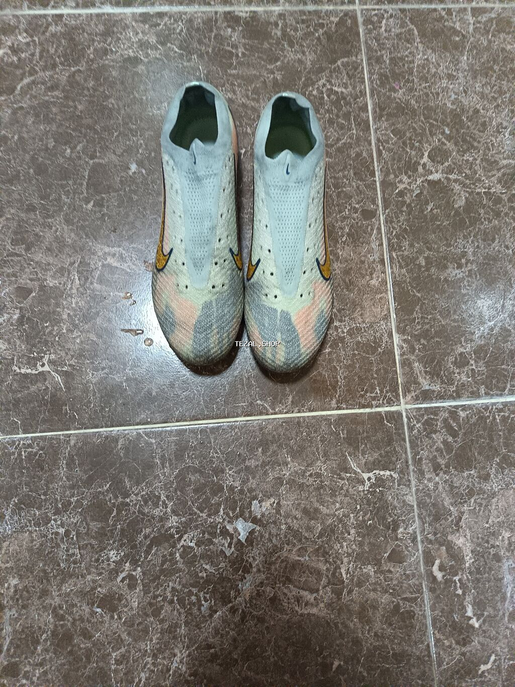 Nike Mercurial kramponlar - Model: Bağsız (lace-less) dizayn