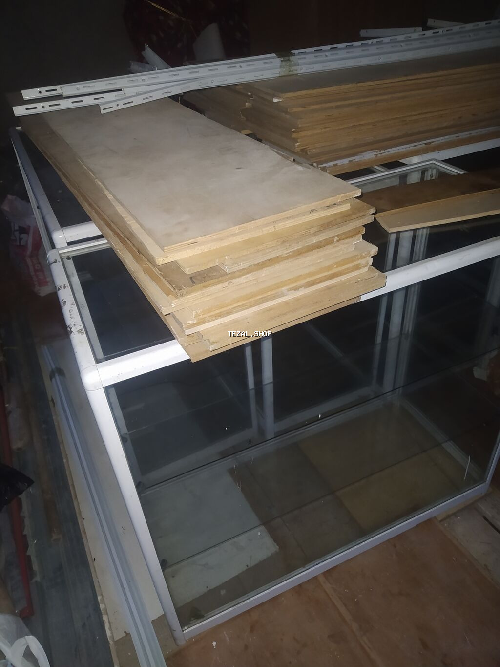 Şüşə vitrin stendləri (2 ədəd) - Material: Şüşə panellər və ağ - şəkil 5