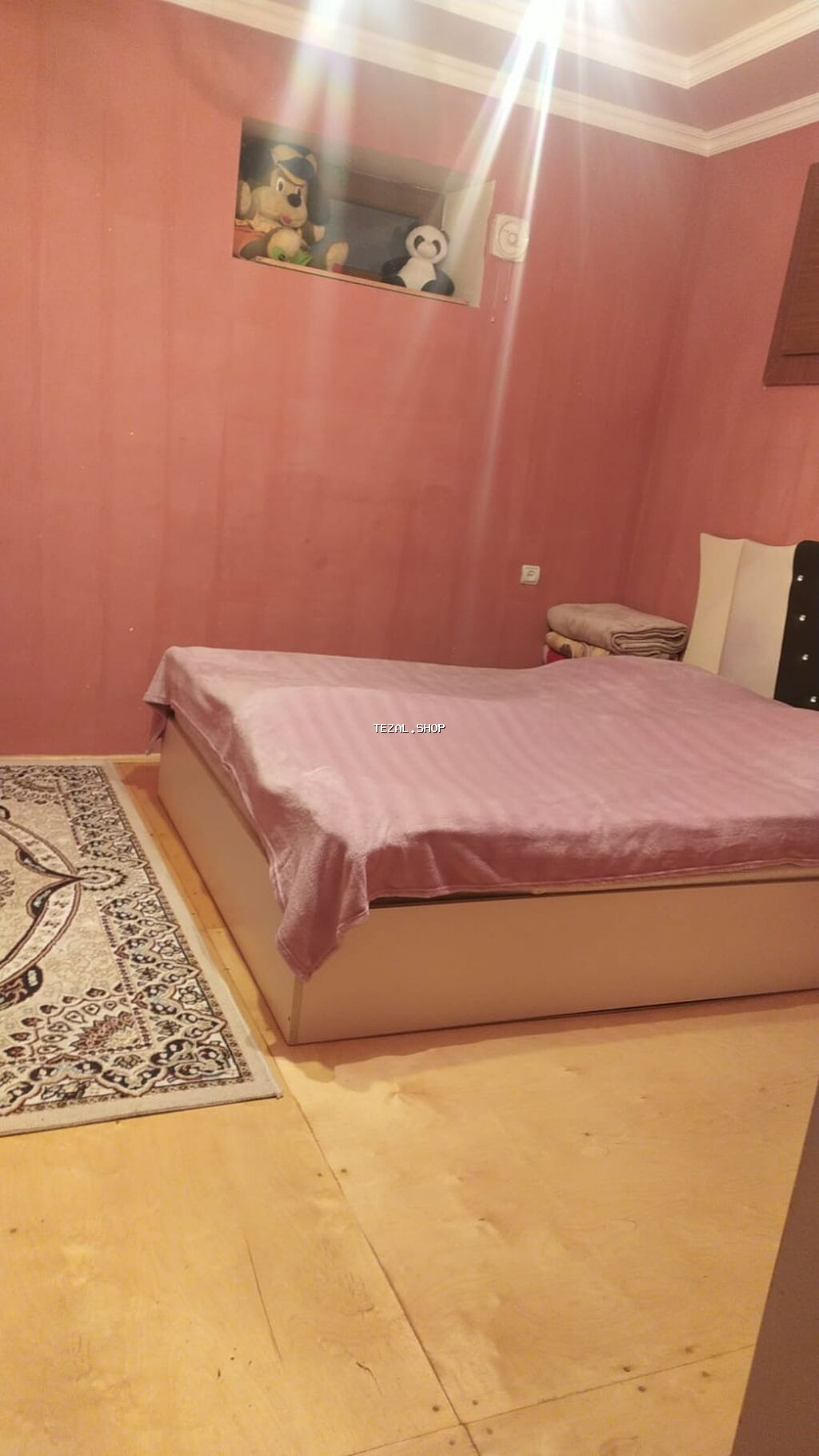 Şekide 2 otaqli ev tecili kiraye verilir. evde her bir esya var