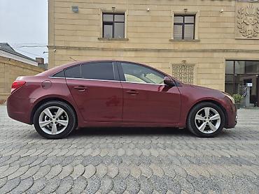 Chevrolet Cruze sedan - Kuzov: 4 qapılı sedan, tünd bordo rəng - - şəkil 4
