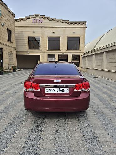 Chevrolet Cruze sedan - Kuzov: 4 qapılı sedan, tünd bordo rəng - - şəkil 2