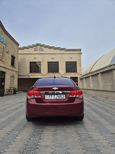 Chevrolet Cruze sedan - Kuzov: 4 qapılı sedan, tünd bordo rəng - - şəkil 3