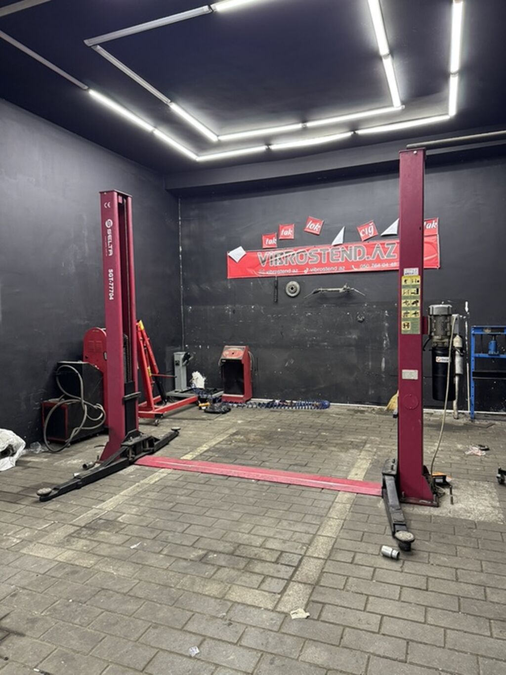 Qaldırıcı kran satılır 2700 azn Əlavə başqa avadanlıqlarda var