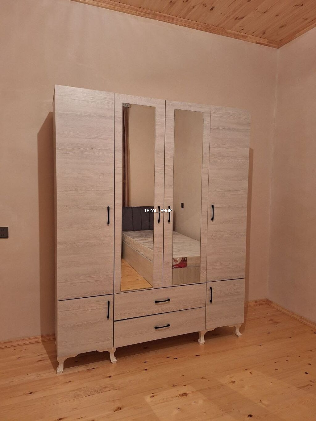 4 qapılı geyim dolabı - Ölçü: 1.60 × 47 × 2 m - Material: laminat -