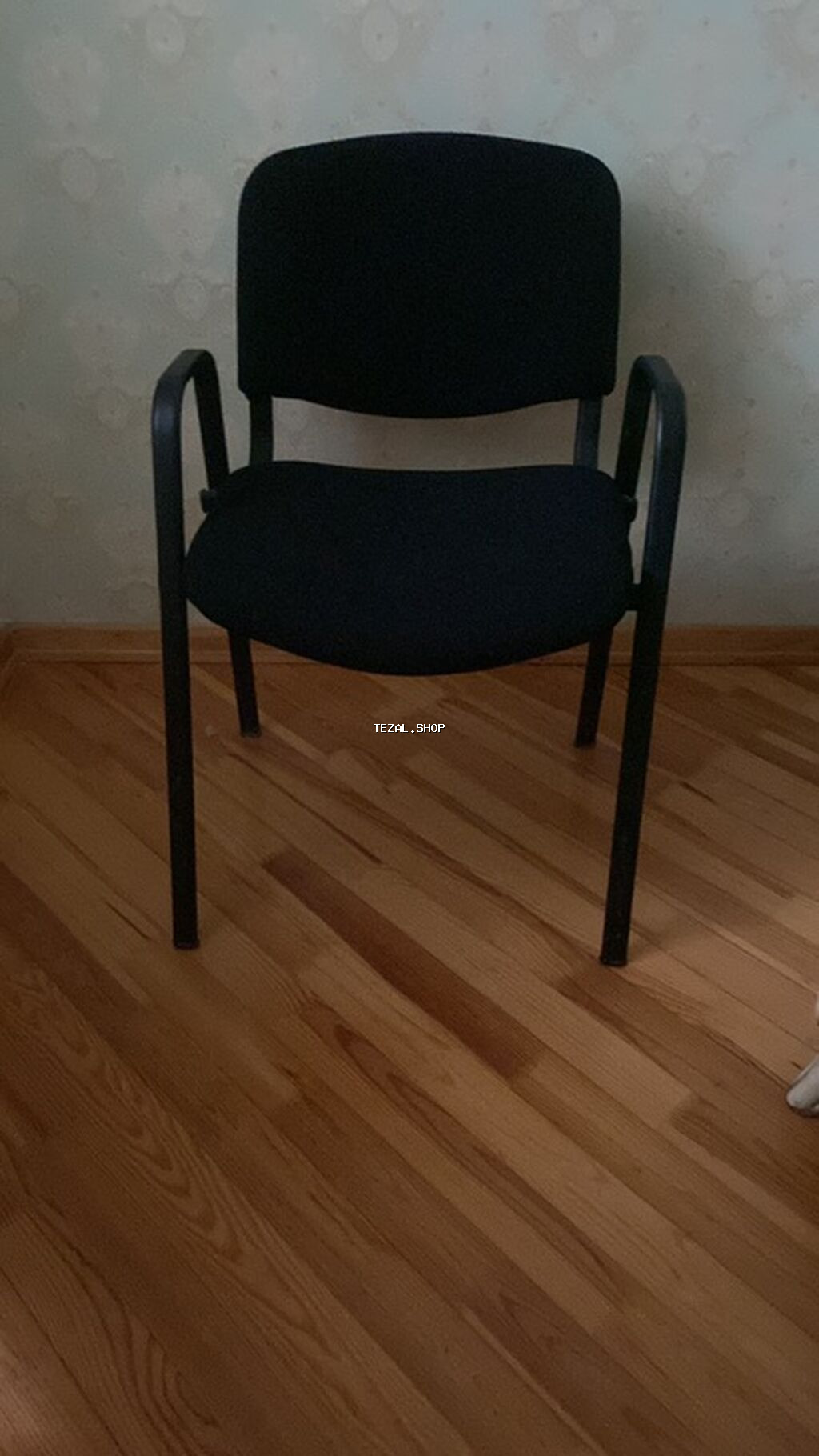 Ofis/konfrans otağı üçün klassik kreslo - Rəng: qara - Karkas: möhkəm