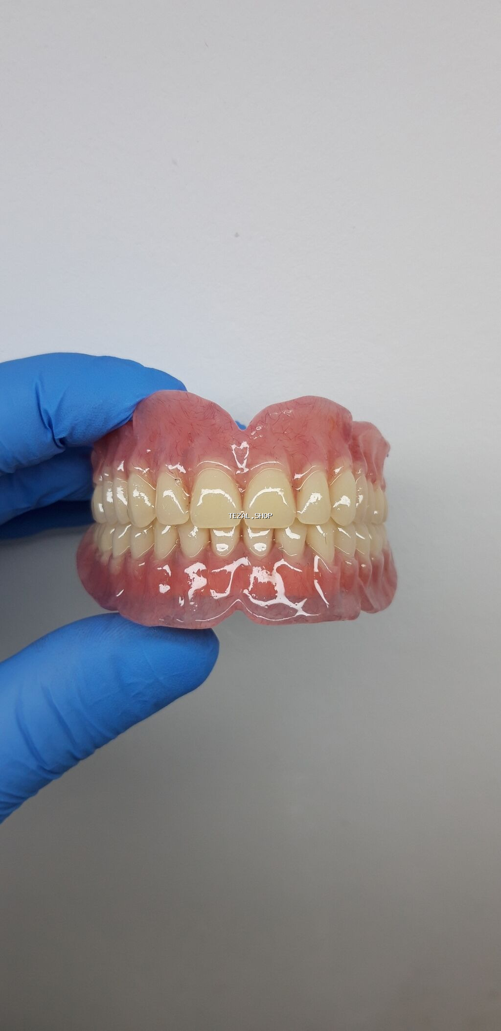 Her növ total protezlərin hazırlanması bir başa paciente