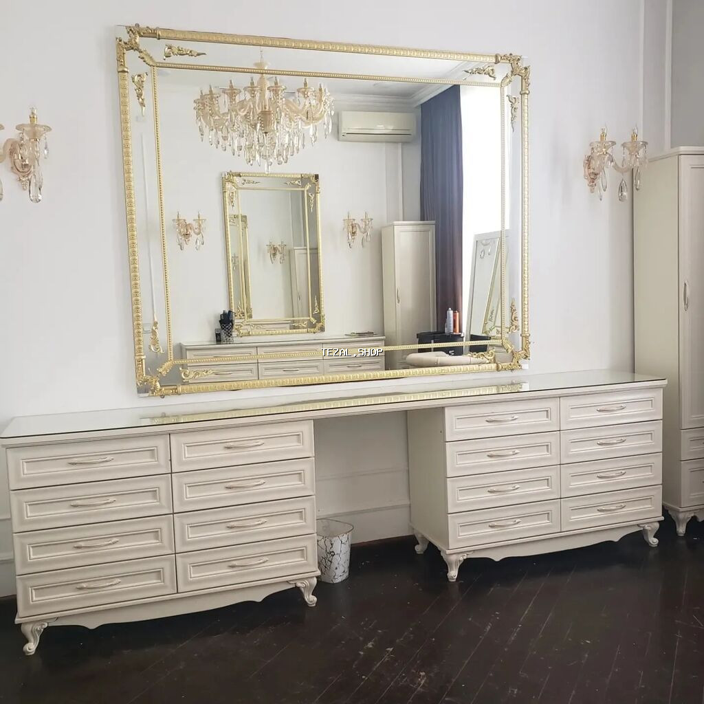 Klassik üslubda salon mebelləri dəsti Tərkib: - Böyük dekorativ