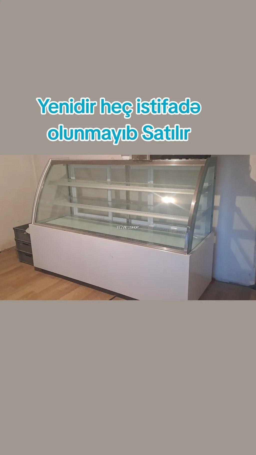 Vitrin soyuducu – şirniyyat, desert, sendviç və içkilərin nümayişi