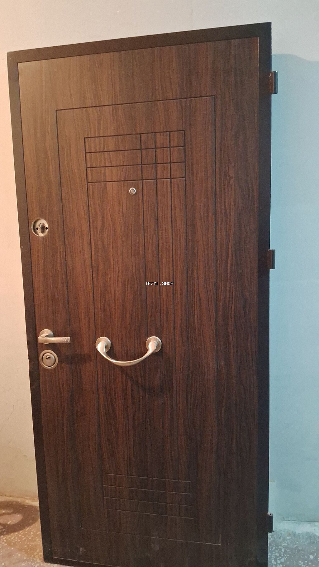 Seyf qapı çıxarılanda 3zamokdan 2si kəsilib yüngül zədəsi var onu