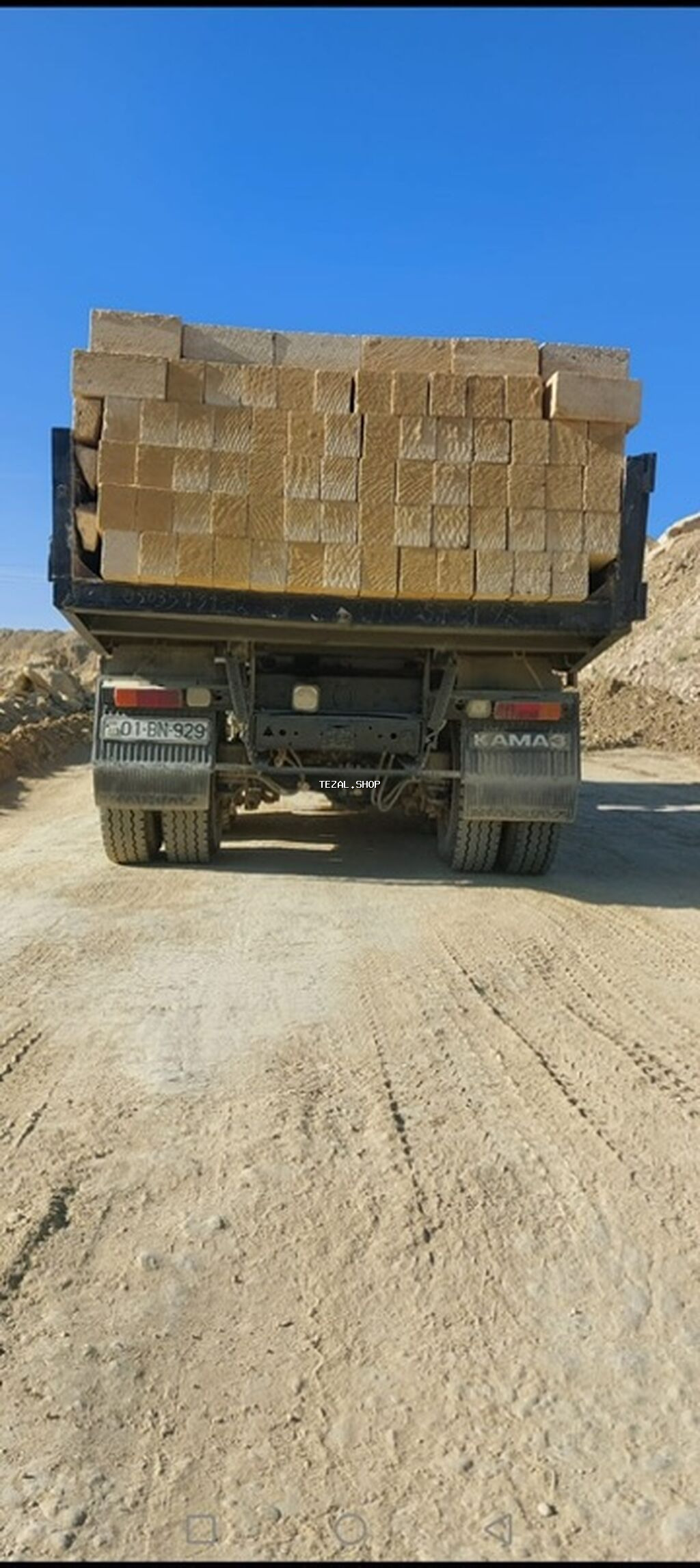 Qumdaşından kəsilmiş tikinti daşı - Material: təbii qumdaşı (şahdaşı