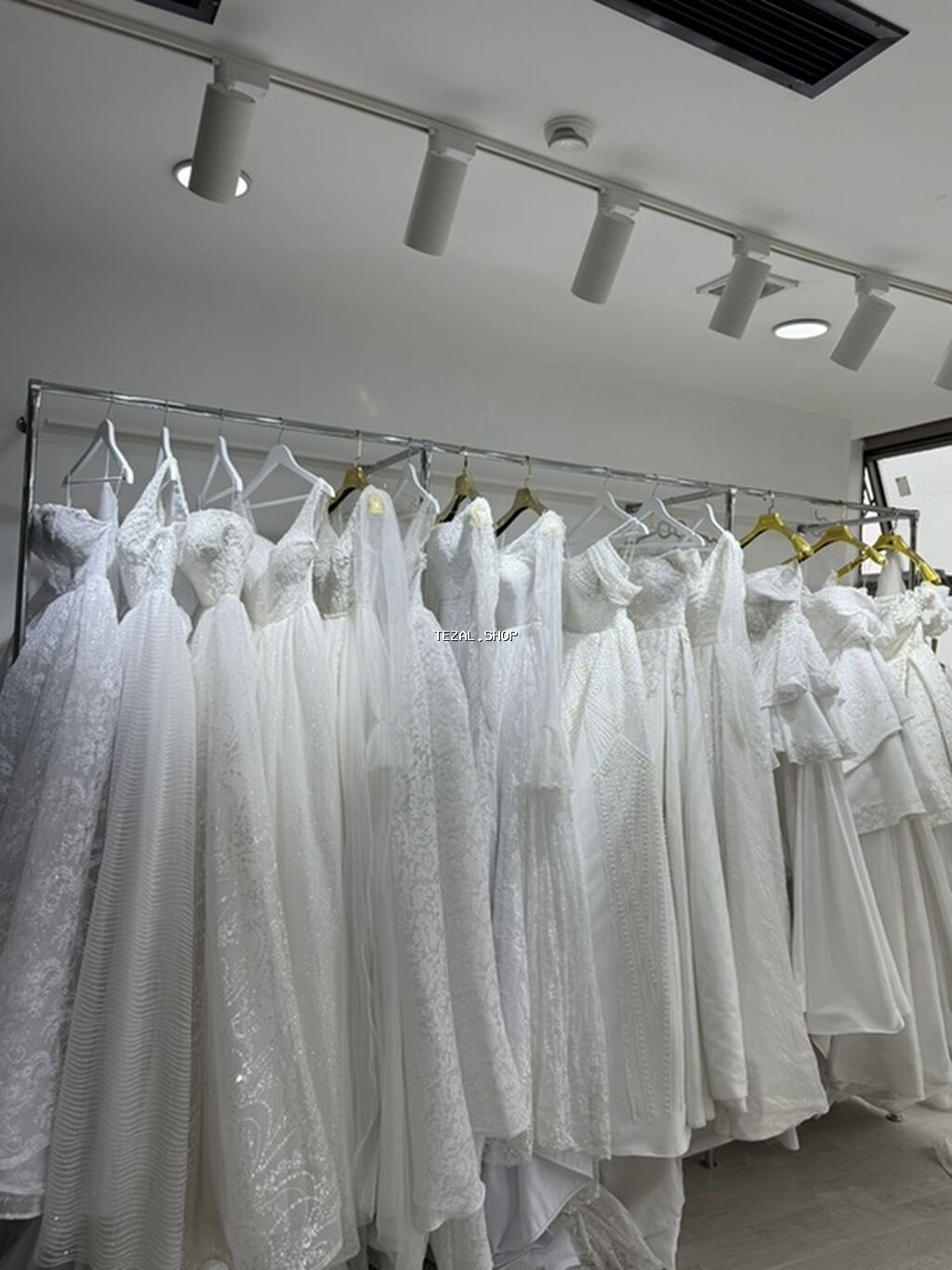 Hazır gelinlik biznesi satılır. 25 eded yeni gelinlikler satılır