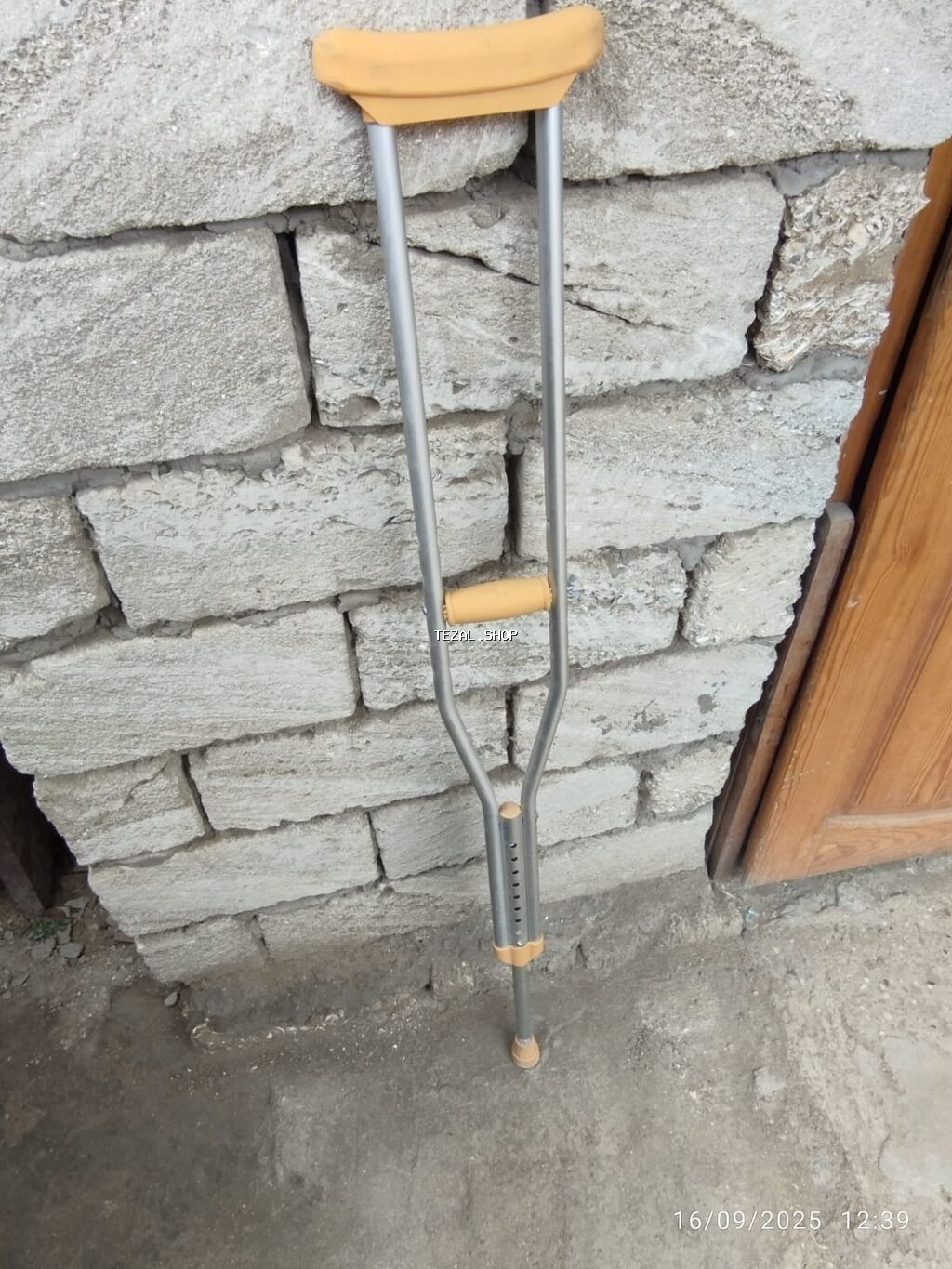 Alüminium qoltuqağacı - Material: yüngül və möhkəm alüminium karkas -