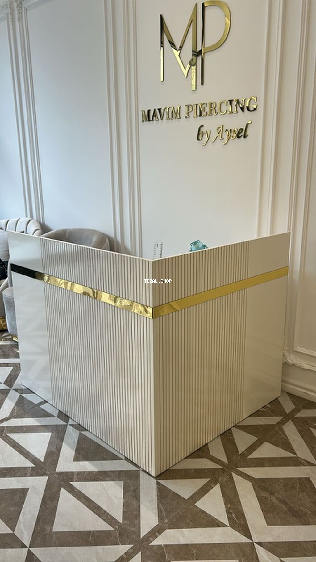 Təcili satıldığı üçün-150 AZN Çox az işlənib. Resepsiyon stolu –