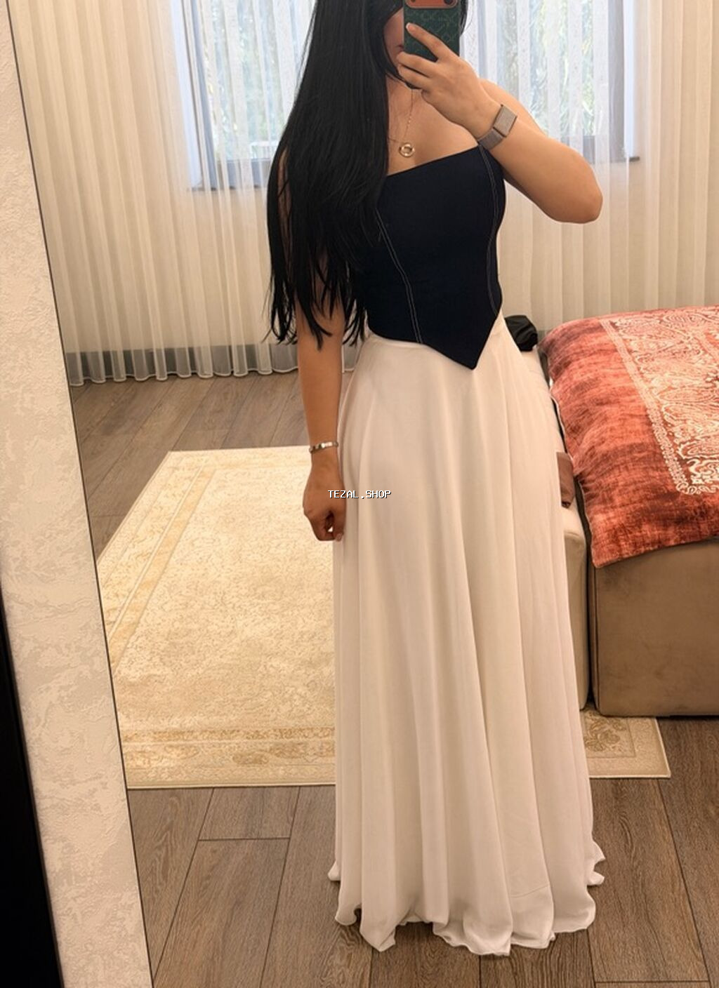 İkirəngli ziyafət/libas - Üst hissə: qara, asimmetrik korset tipli