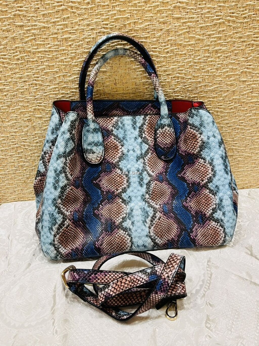 Сумки очень мало б/у, есть и натур кожа, последняя новая 10-15 м