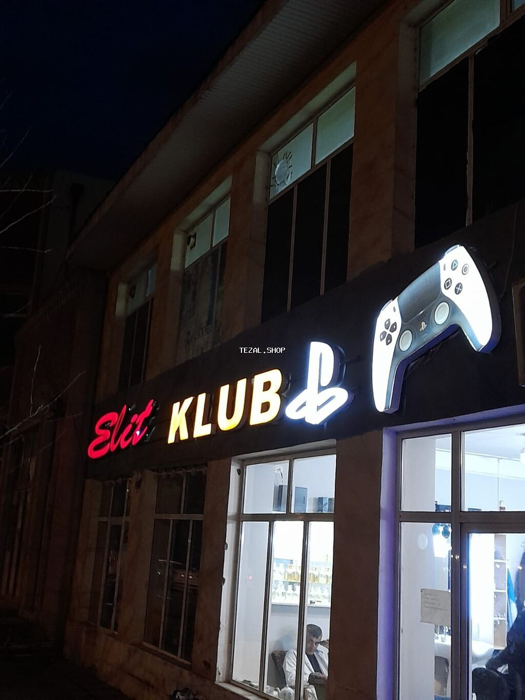 Elit Klub – PlayStation oyun məkanı Xüsusiyyətlər: - PlayStation oyun