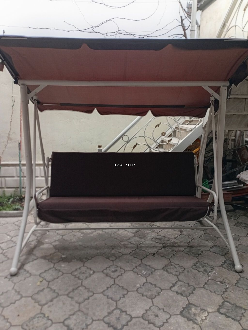 Sulutəpədə yerləşir. Möhkəm yelləncəkdir. Ümumi uzunluğu 2.20 sm