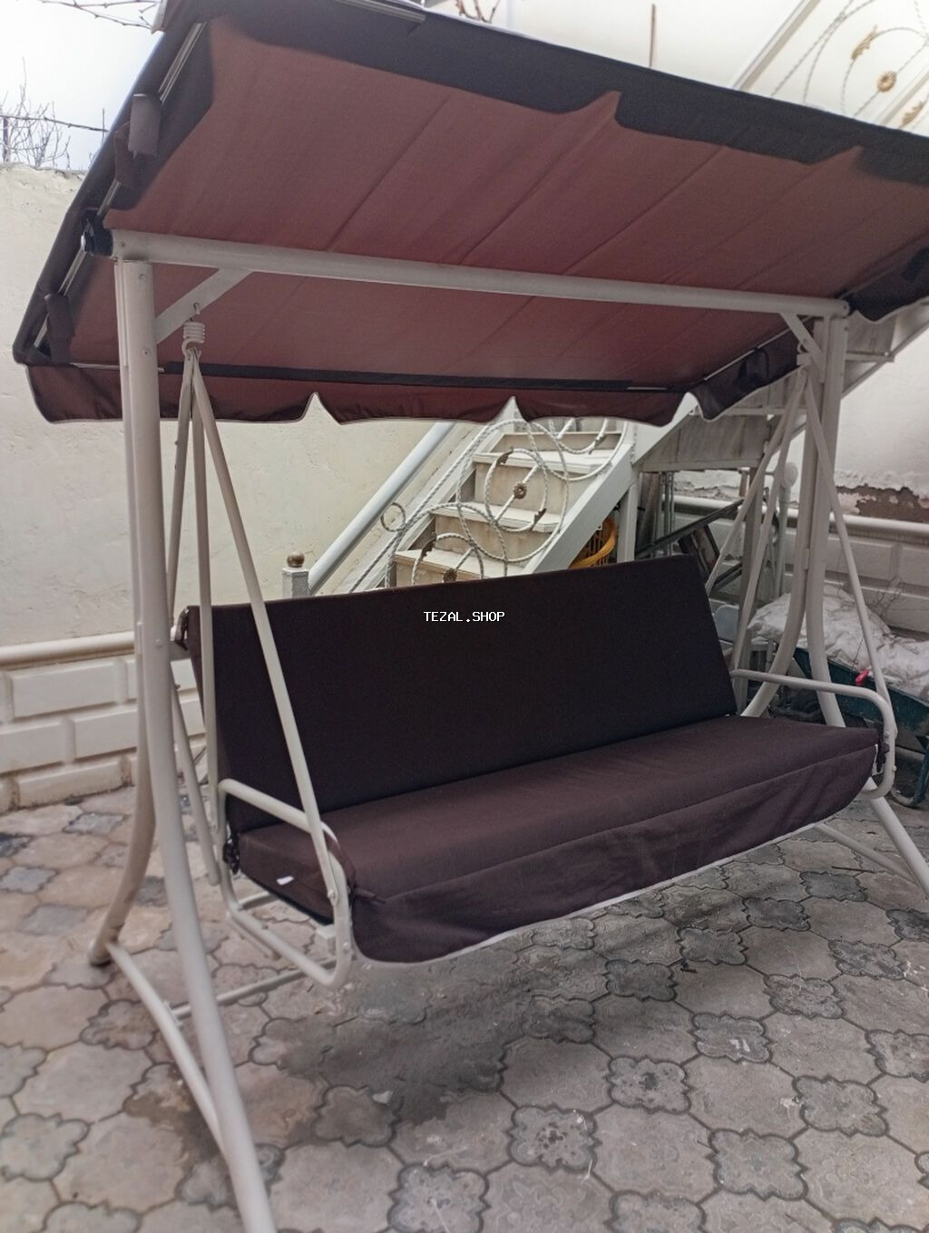 Sulutəpədə yerləşir. Möhkəm yelləncəkdir. Ümumi uzunluğu 2.20 sm - şəkil 2