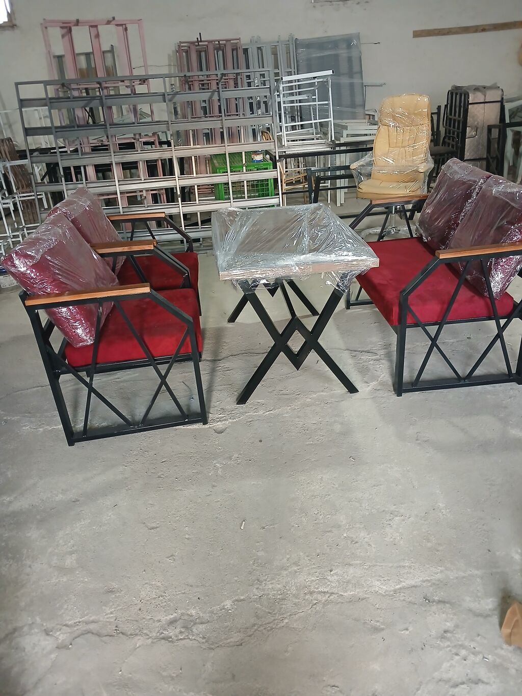 Dördbucaq masa, Qatlanan, Stullar ilə, Metal