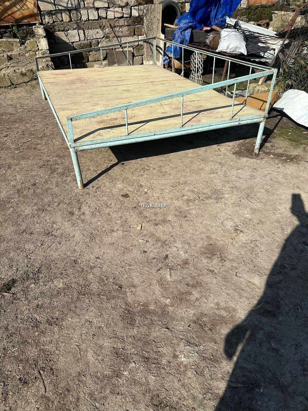 Məhsul: Həyətyanı/bağ üçün dəmir çarpayı-taxta skamya Təsvir: - - şəkil 2