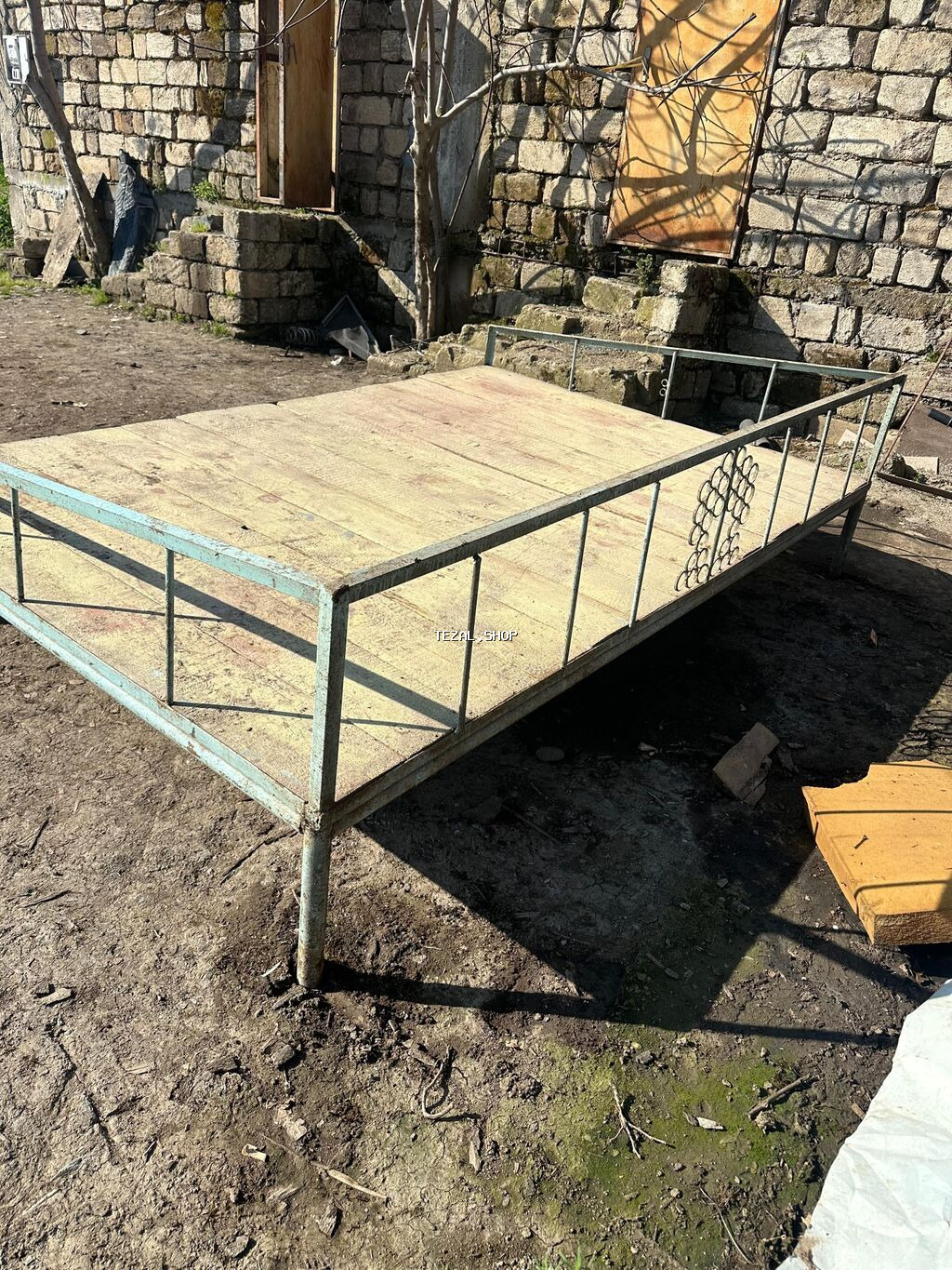 Məhsul: Həyətyanı/bağ üçün dəmir çarpayı-taxta skamya Təsvir: - - şəkil 3