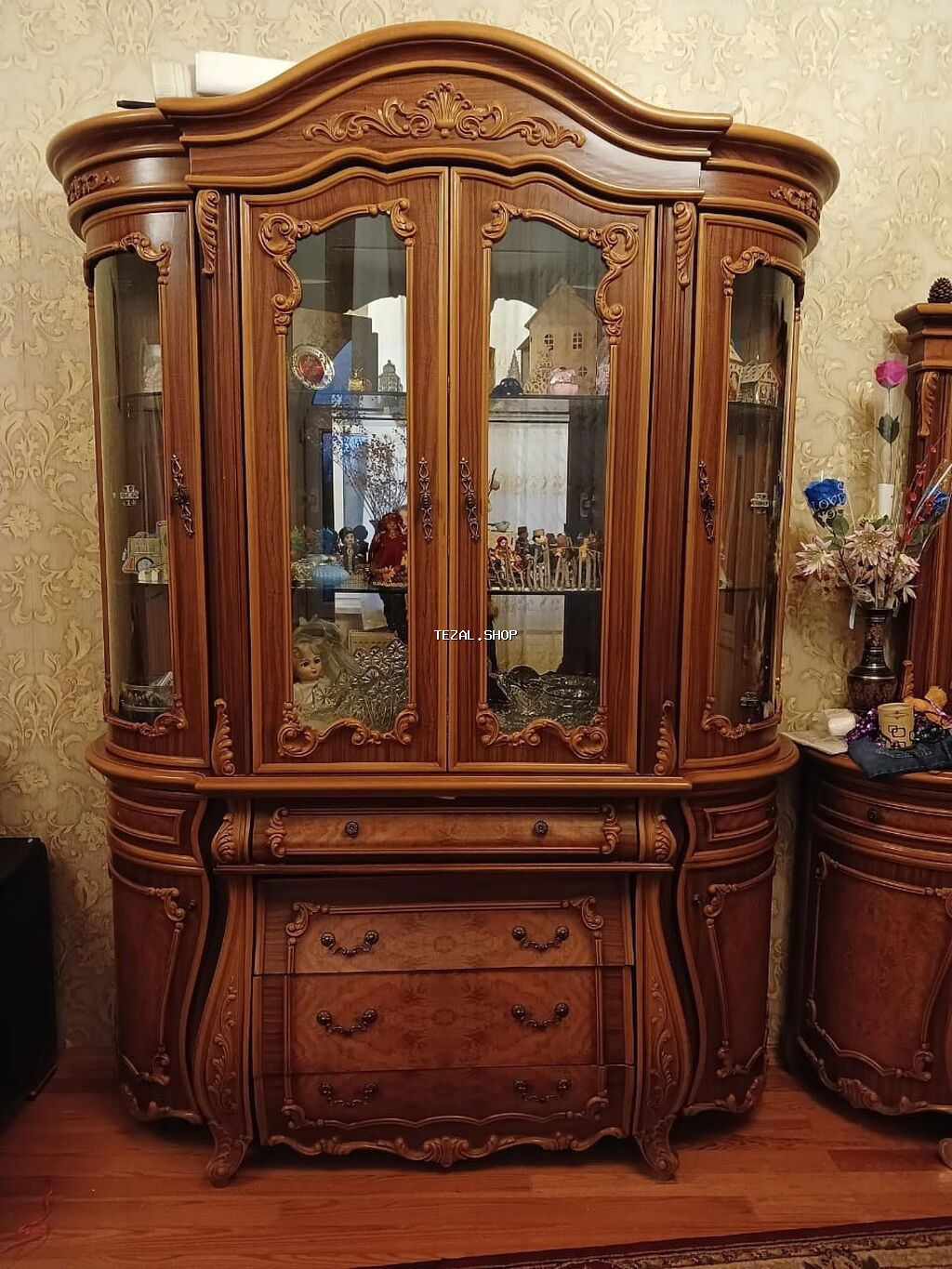 Komod, Kredit yoxdur