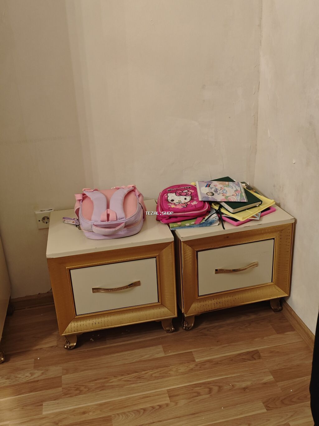 Qızılı çərçivəli qonaq otağı mebel dəsti Dəst tərkibi: - 2 ədəd