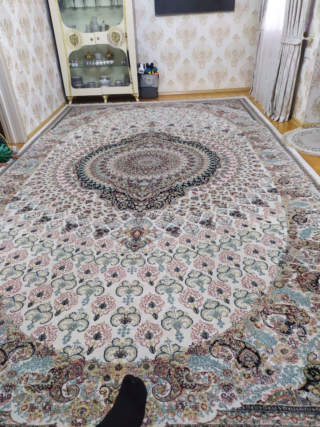 Tebriz xalcasi 5;3 bir iki yerinde sokulme olmuwdu xalca duzelmede