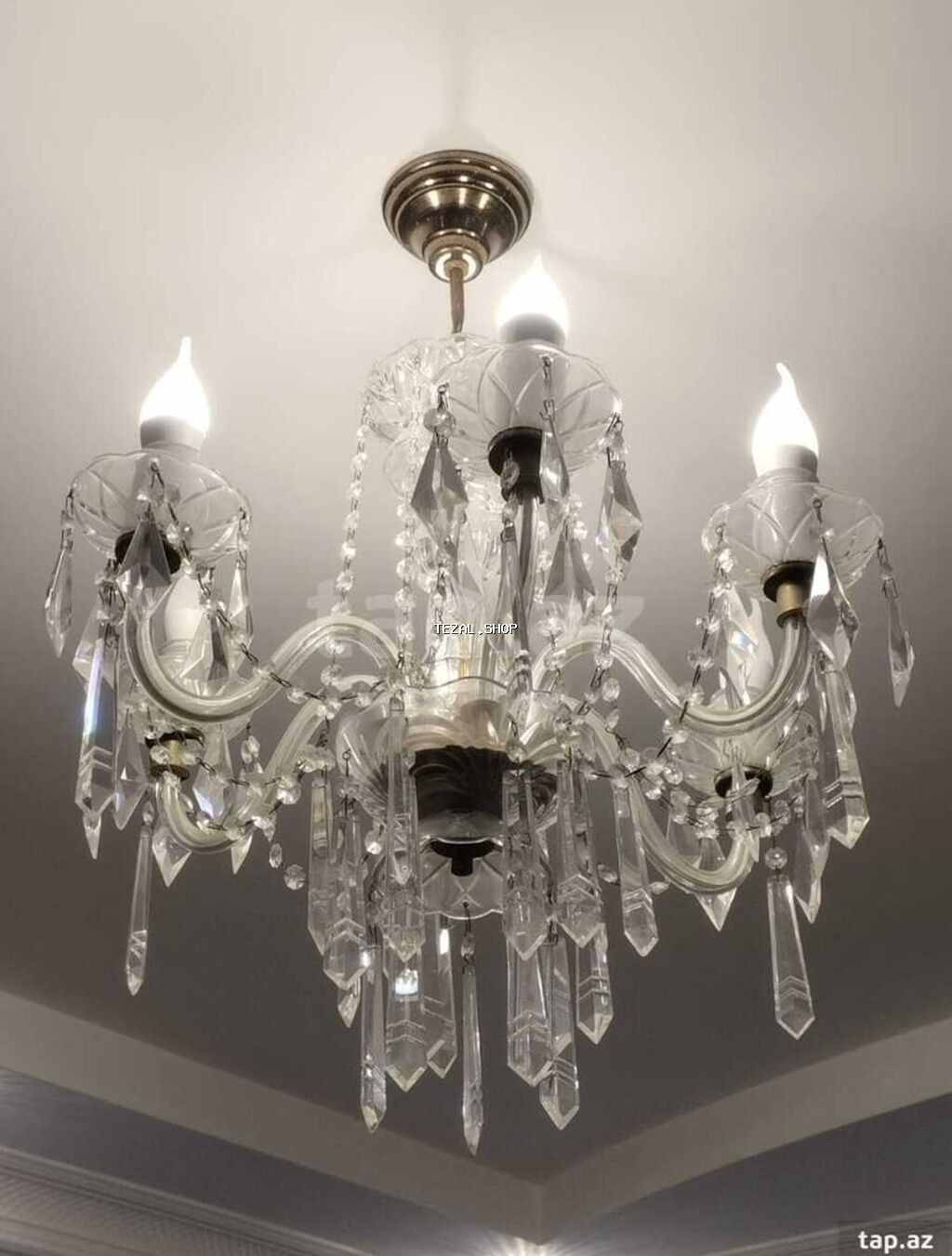 6 şamlı xrustal çilçıraq. Real alıcıyla razılaşmaq olar. Zeng çatmasa
