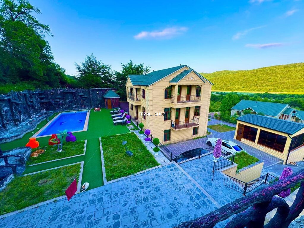 550 kv. m, 6 otaqlı, Qaz, Kombi, Su