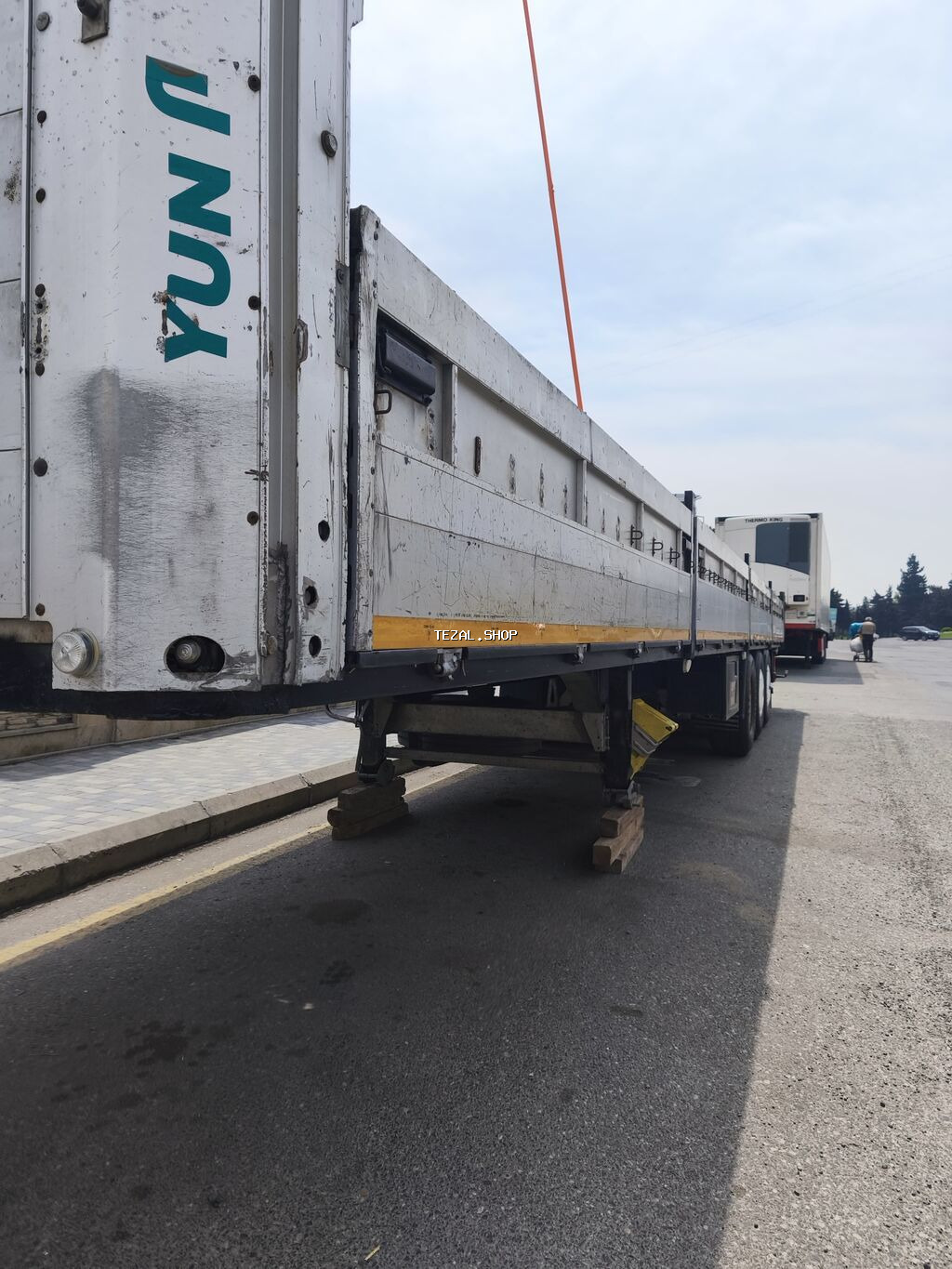Schmitz markalı bortlu yarımqoşqu - Tip: 3 oxlu bortlu/platform