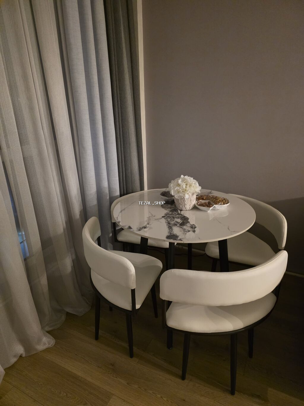 Alinib 1 ay olar temiz mermer masanin usdu prablemsiz