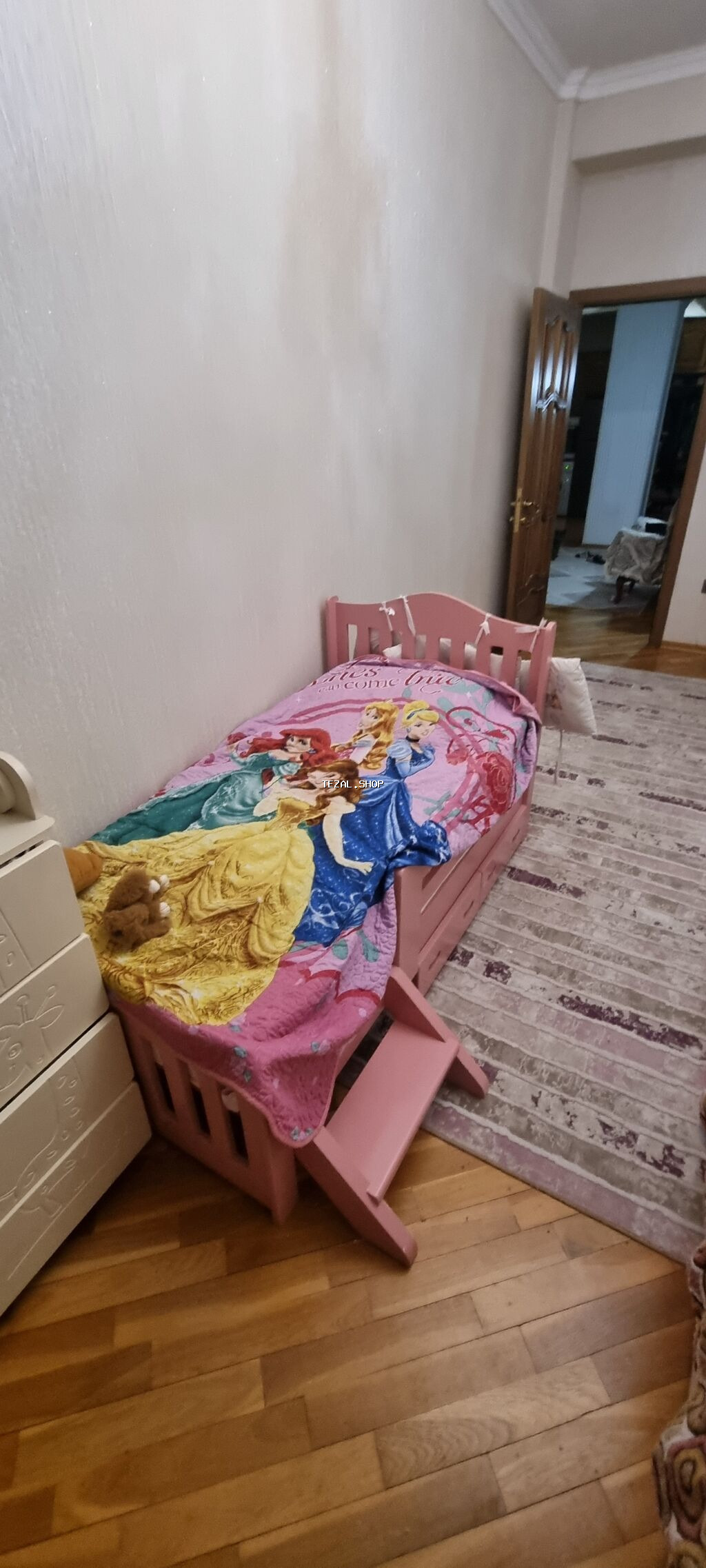 Chicco oturacağ.(450m alınıb) Çarpayı, qız uşağı üçün(850m alınıb)(2-8