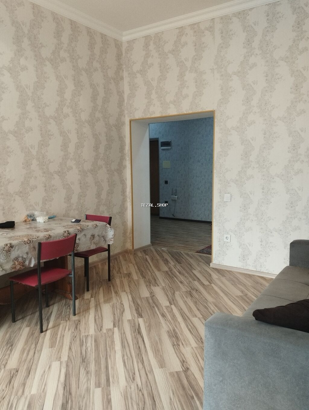 Mənzilin təsviri: - Geniş planlı, işıqlı otaqlar və hündür tavanlar -