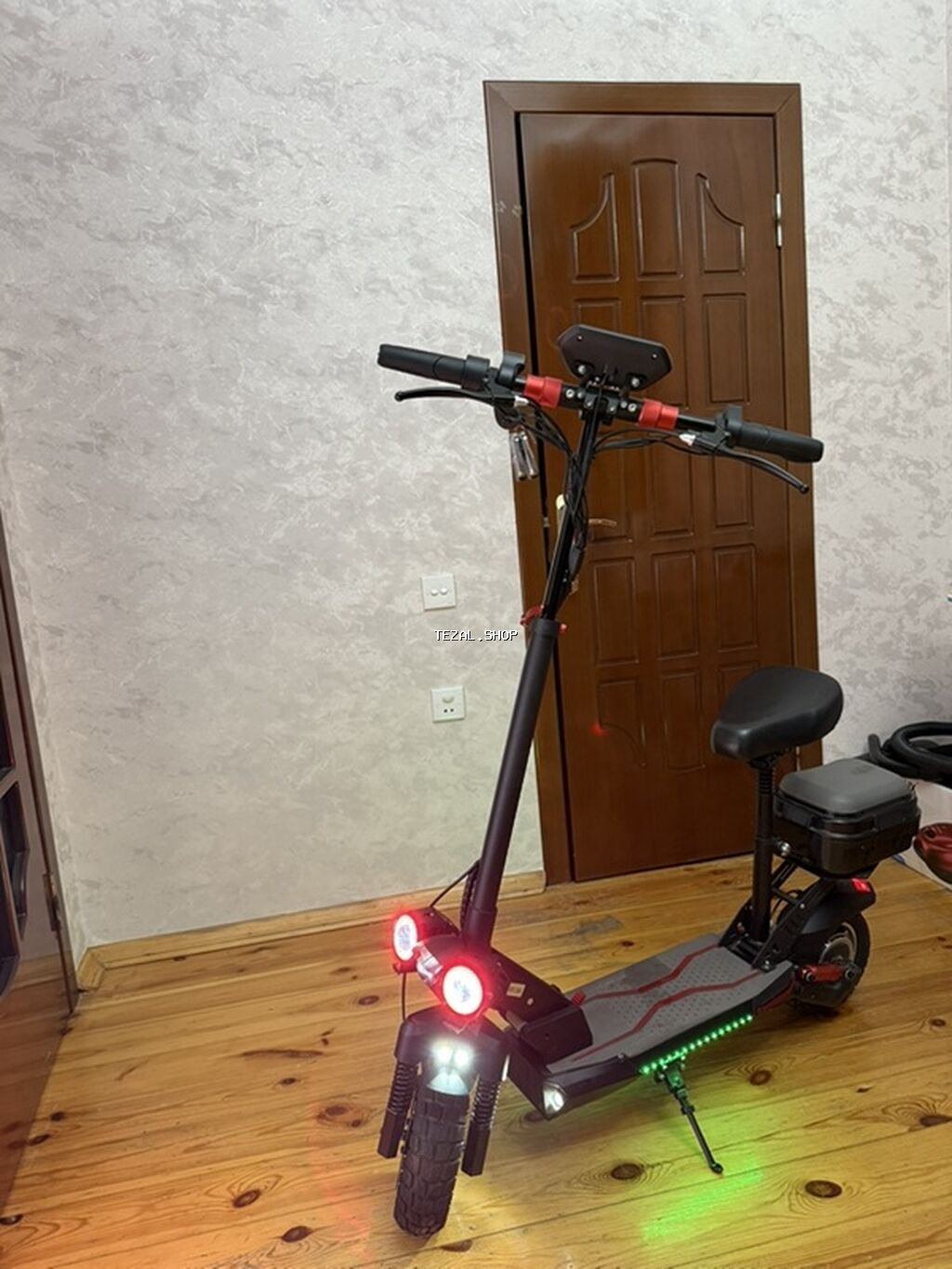 Elektrikli skuter – oturacaqlı, güclü işıqlandırma və əlavə