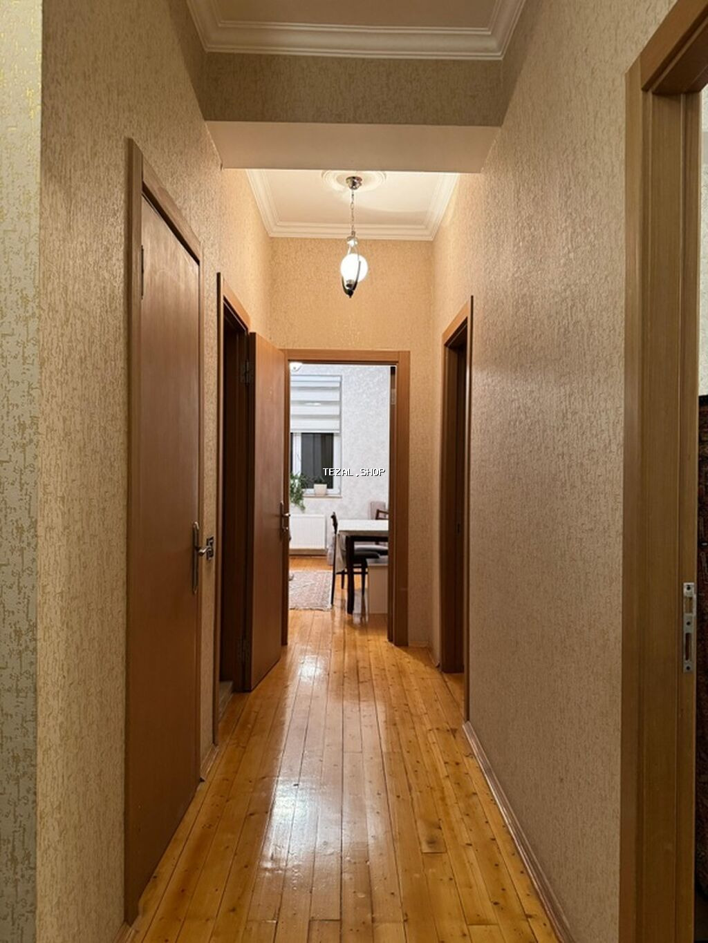 Mənzildə geniş dəhliz və işıqlı otaqlarla rahat planlaşdırma. - - şəkil 3