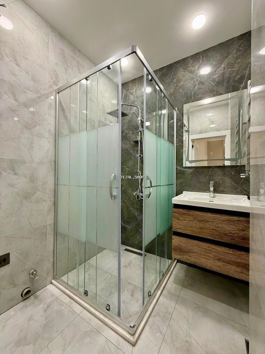 Mənzildə müasir dizaynlı tam təmirli daxili məkanlar - Geniş dəhliz - şəkil 2