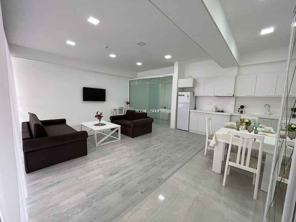 Salam.xanım otaq yoldaşı axtarıram.mən günün çox vaxtını evdə