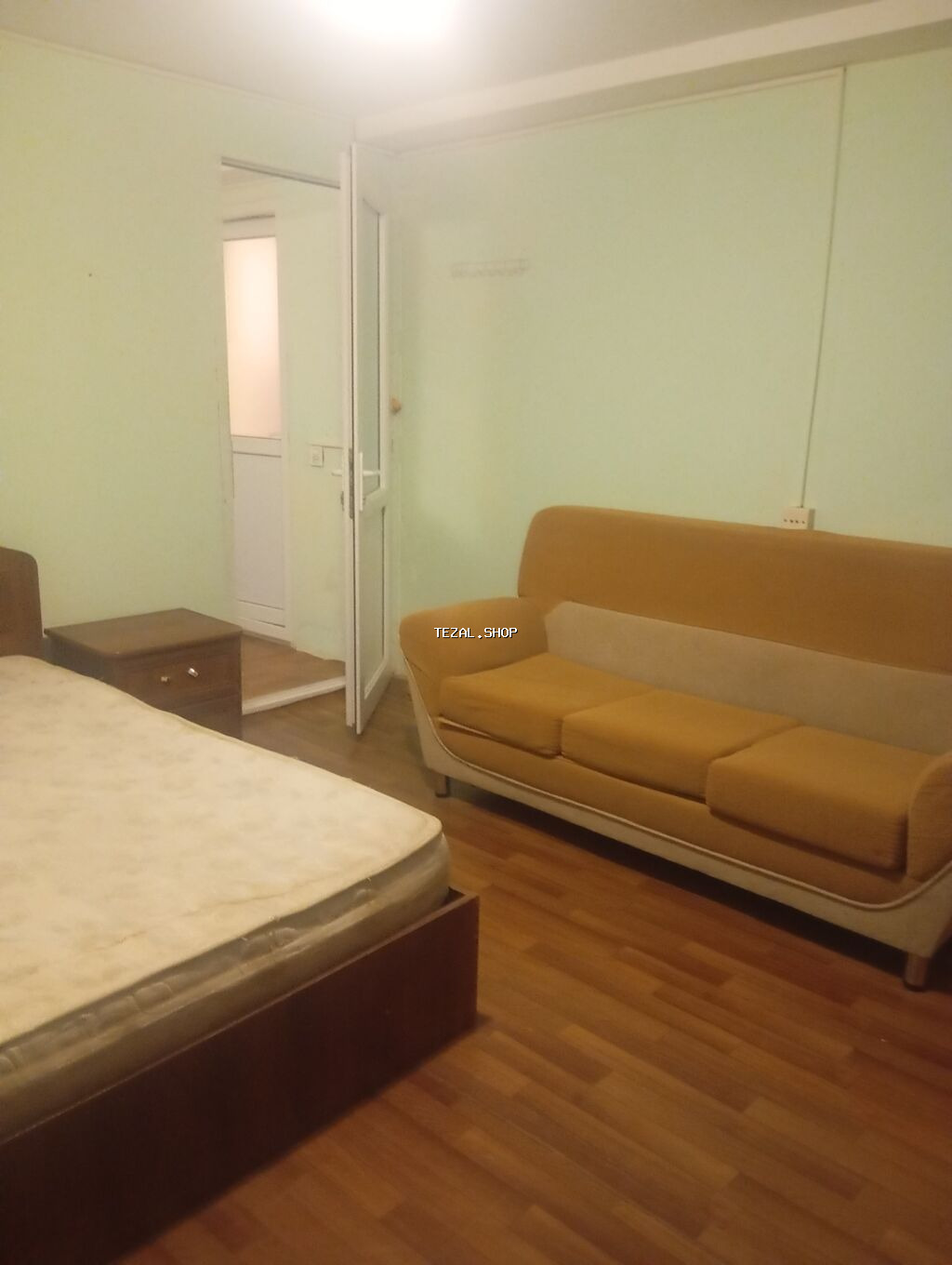 Kirayə üçün ayrıca otaq. Xüsusiyyətlər: - Geniş, işıqlı otaq, laminat