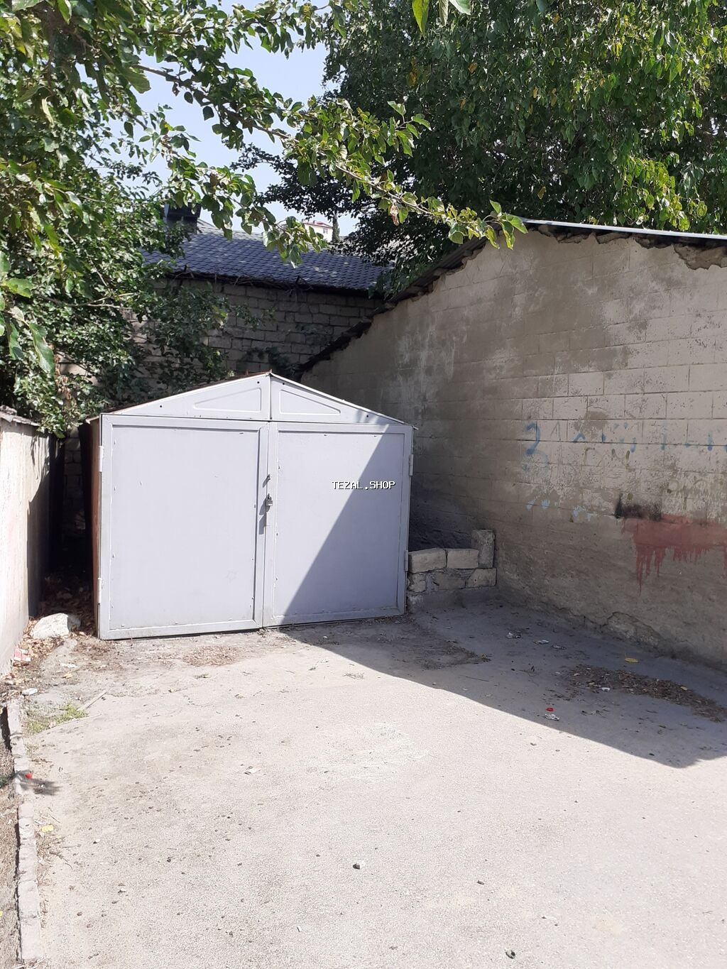 Salam Bakıxanovda Ali məhkəmənin yani (Razin stansiyasına yaxın) təzə