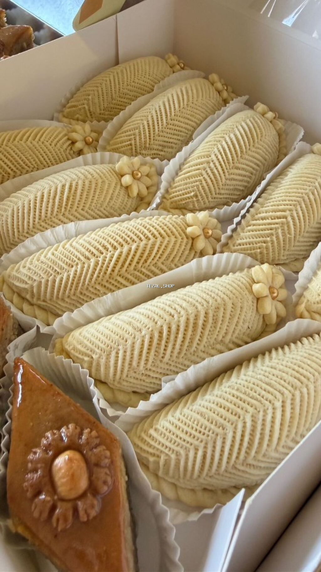 Milli şirniyyatlar – əl işi - Qat-qat badambura və şəkərbura: xəmiri - şəkil 3